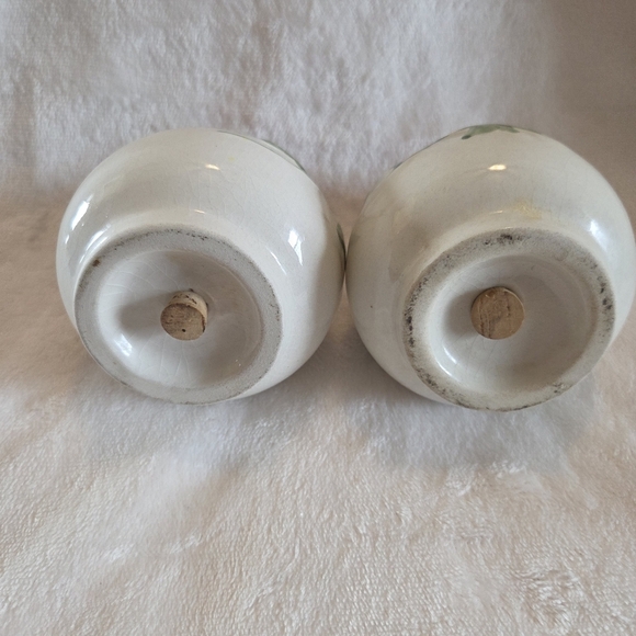 Vintage Ceramic Handpainted Embossed  Pink Flower Floral Salt Pepper Shakers - Picture 10 of 12